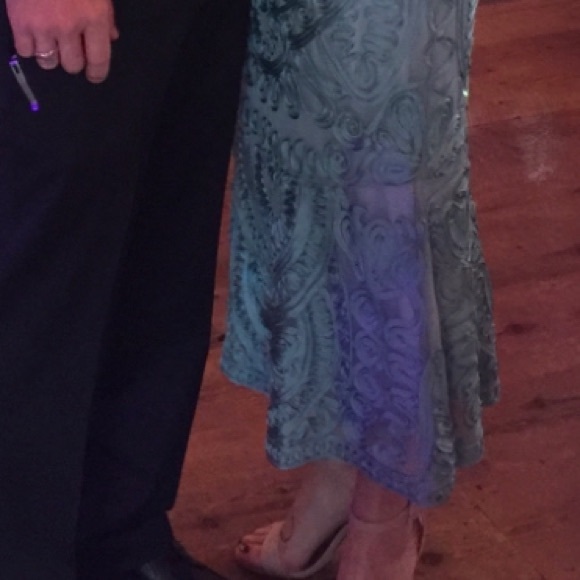 Beautifully embroidered mid calf dress. - Picture 6 of 6